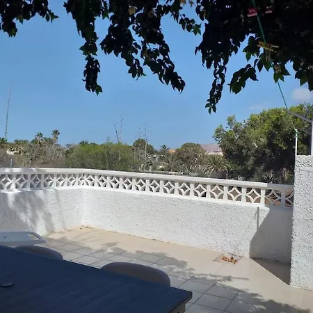 Charmant Deux Pieces Avec Grande Terrasse Apartman *